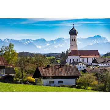 Lais Puzzle - Schönes Oberbayern: Münsing am Starnberger See mit Panoramablick auf Kirche und die Alpen mit Zugspitze - 2.000 Teile