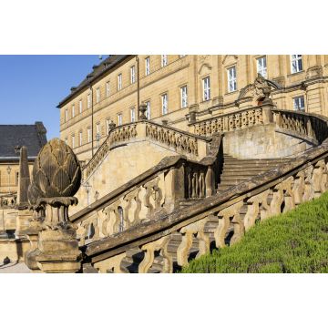 Lais Puzzle - Innenhof vom Kloster Banz und blauer Himmel im Hintergrund, Lichtenfels. - 2.000 Teile
