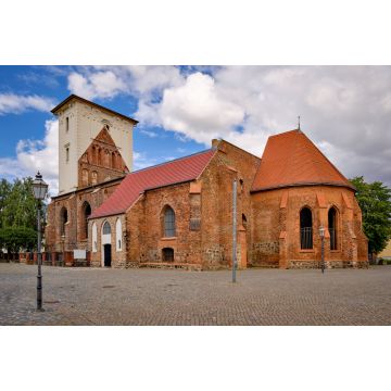 Lais Puzzle - Denkmalschütze Ruine: die teilrenovierte evangelische Stadtpfarrkirche St. Marien in Wriezen - 2.000 Teile