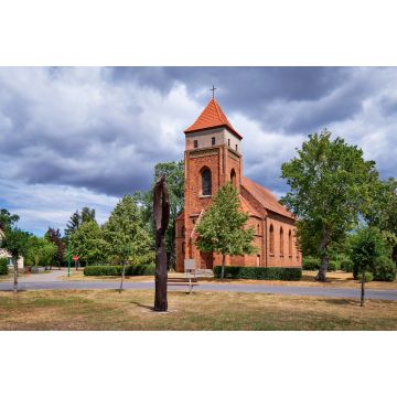 Lais Puzzle - Die denkmalgeschützte neugotische Dorfkirche Bliesdorf am Radwanderweg "Tour Brandenburg" - 2.000 Teile
