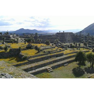 Lais Puzzle - Pyramide und alte Ruinen bei Cantona gegen bewölkten Himmel am sonnigen Tag, Mexiko - 2.000 Teile