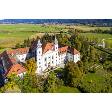 Lais Puzzle - Luftaufnahme von Kloster Schlehdorf mit Pfarrkirche St. Tertulin am Kochelsee, Schlehdorf Oberbayern, Bayern, Deutschland - 2.000 Teile