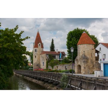Lais Puzzle - Abensberg in Niederbayern, Maderturm und Stadtmauer, blauer Himmel im Sommer - 2.000 Teile