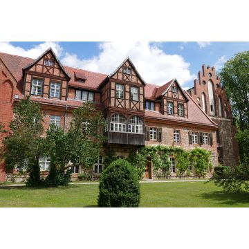 Lais Puzzle - Gotisches Kloster Stift zum Heiligengrabe in Brandenburg Klostergarten und Park - 2.000 Teile