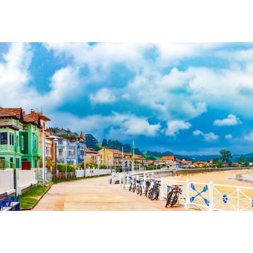 Lais Puzzle - Strandpromenade in Ribadesella, Asturien, Spanien. - 2.000 Teile