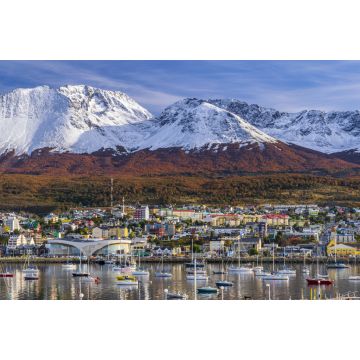 Lais Puzzle - Ein Blick auf die Bucht und die Stadt Ushuaia vor dem Hintergrund der schneebedeckten Anden im Herbst, Feuerland, Patagonien, Argentinien - 2.000 Teile