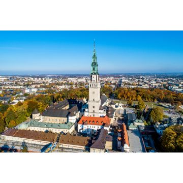 Lais Puzzle - Polen, Częstochowa. Das befestigte Kloster Jasna Góra und die Kirche auf dem Hügel. Berühmter historischer Ort und polnischer katholischer Wallfahrtsort mit der wundertätigen Ikone der Schwarzen Madonna. Luftaufnahme im Herbst - 2.000 Teile