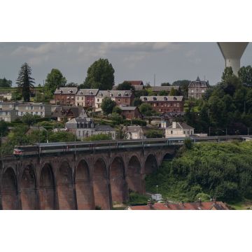 Lais Puzzle - Zug auf Eisenbahnbrücke gegen den Himmel bei Barentin, Frankreich - 2.000 Teile