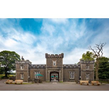 Lais Puzzle - Mugdock Castle Besucherzentrum im Mugdock Country Park, Milngavie, Mugdock, Glasgow, Schottland - 2.000 Teile