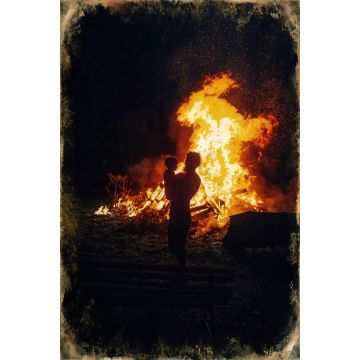 Lais Puzzle - Vater mit Kind vor brennendem Feuer - 2.000 Teile