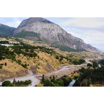Lais Puzzle - Luftaufnahme des Cerro Mackay-Berges und des Rio Simpson-Flusses nahe Coyhaique, Aysen, Patagonien, Chile. - 2.000 Teile