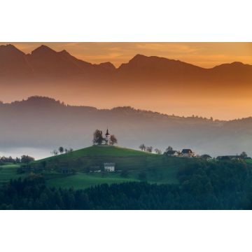 Lais Puzzle - Herbstlandschaft einer schönen Kirche auf dem Gipfel eines Hügels, in Slowenien - 2.000 Teile
