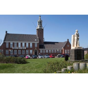 Lais Puzzle - Cityhall Hoogeveen Drenthe Niederlande. Mit Park und Statue - 2.000 Teile