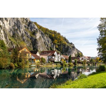 Lais Puzzle - Idyllischer Blick auf das Dorf Markt Essing in Bayern, Deutschland, mit der Altmühl und hohen Felsen - 2.000 Teile