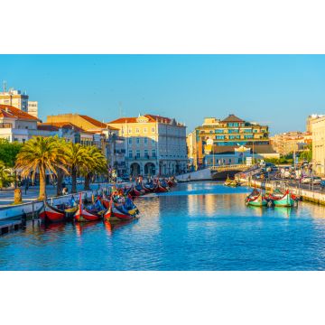 Lais Puzzle - Moliceiro-Boote beim Anlegen am zentralen Kanal in Aveiro, Portugal - 2.000 Teile