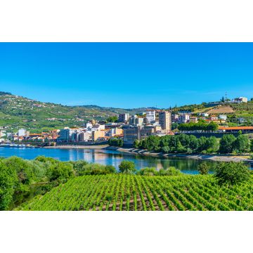 Lais Puzzle - Die Stadt Peso da Regua im Douro-Tal in Portugal - 2.000 Teile