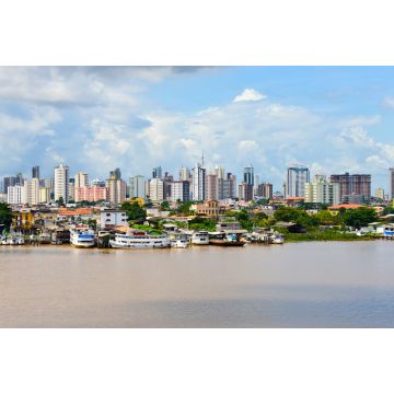 Lais Puzzle - Belem / Brasilien. Blick auf den Fischerhafen in Belem, viele bunte Fischerboote und reiche Gebäude im Hintergrund - 2.000 Teile