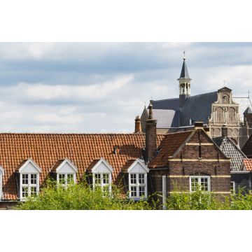 Lais Puzzle - Panoramablick. Orangene Dachziegel und Sint Elizabeth Kirche. Festungsstadt Grave, Die Niederlande - 2.000 Teile