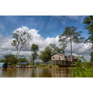 Lais Puzzle - Flöße und Häuser am Fluss Ucayali an einem sonnigen Tag, Peru - 2.000 Teile
