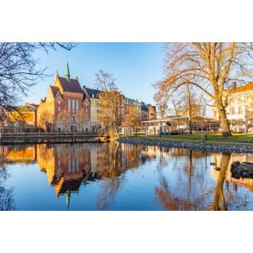 Lais Puzzle - Schöne Gebäude entlang des Flusses Svartan in Orebro, Schweden - 2.000 Teile