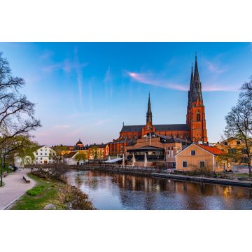 Lais Puzzle - Sonnenuntergang Blick auf Uppsala Kathedrale reflektierend auf Fluss Fyris in Schweden - 2.000 Teile