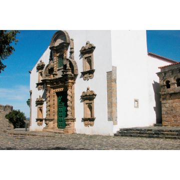Lais Puzzle - eine kleine alte Kirche in Braganca, Portugal - 2.000 Teile