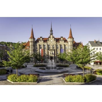 Lais Puzzle - Walbrzych, Polen - malerisches neugotisches Rathaus am Magistracki-Platz - 2.000 Teile