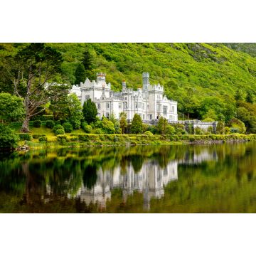 Lais Puzzle - Kylemore Abbey mit Wasserspiegelungen in Connemara, Grafschaft Galway, Irland, Europa. 1920 gegründetes Benediktinerkloster auf dem Gelände von Kylemore Castle. Mainistir na Coille Moire - 2.000 Teile