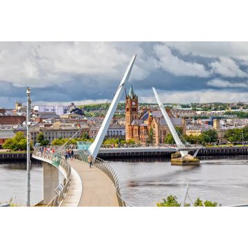 Lais Puzzle - Die Friedensbrücke und die Guild Hall in Londonderry / Derry in Nordirland - 2.000 Teile