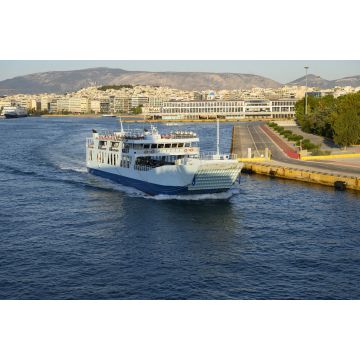 Lais Puzzle - Schiff fährt aus dem Hafen von Piräus, Athen, Griechenland - 2.000 Teile