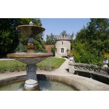 Lais Puzzle - Historischer Schalenbrunnen Schloss Rosenau - 2.000 Teile