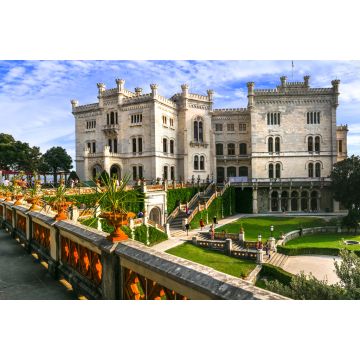 Lais Puzzle - Wunderschönes weißes Schloss über dem Meer - Miramare. Triest, Norditalien - 2.000 Teile