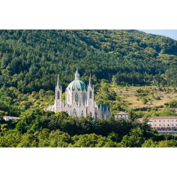 Lais Puzzle - Die Basilica santuario di Maria Santissima Addolorata ist ein modernes Heiligtum im Matese-Park in der Nähe von Isernia. - 2.000 Teile