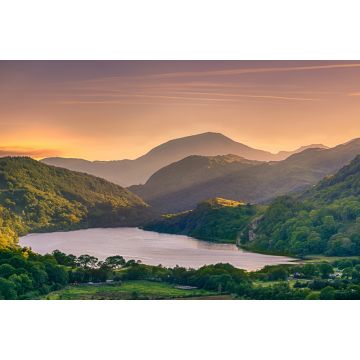 Lais Puzzle - Die Sonne schien durch einen Bergpass über Llyn Gwynant, Snowdonia (Eryri), Wales (Cymru), UK - 2.000 Teile