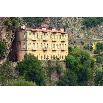 Lais Puzzle - Das Kloster von Prousos liegt in der Präfektur Evrytania und gilt als spirituelles Zentrum und Pilgerstätte der gesamten Region. Es ist in einer majestätischen Landschaft in einem steilen Felsengebiet erbaut. - 2.000 Teile