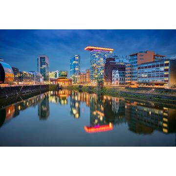 Lais Puzzle - Blick auf den Hafen von Media und die Spiegelung der Stadt im Rhein. Düsseldorf, Deutschland. - 2.000 Teile