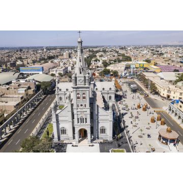 Lais Puzzle - Kirche Templo Señor de Luren, Ica, Peru. Eröffnungstag - 2.000 Teile