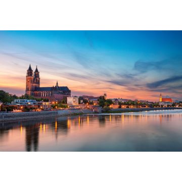 Lais Puzzle - Magdeburg, Deutschland. Panorama-Stadtlandschaftsbild von Magdeburg, Deutschland, mit Spiegelung der Stadt in der Elbe bei Sonnenuntergang - 2.000 Teile