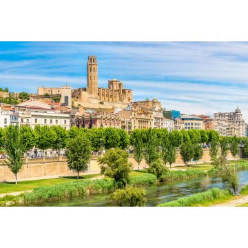 Lais Puzzle - Blick auf die alte Kathedrale Seu Vella mit Segre Fluss in Lleida, Katalonien, Spanien - 2.000 Teile