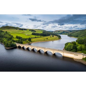 Lais Puzzle - Ladybower Reservoir Ashopton Viadukt in Richtung Derwent Peak District Luftaufnahme, England - 2.000 Teile