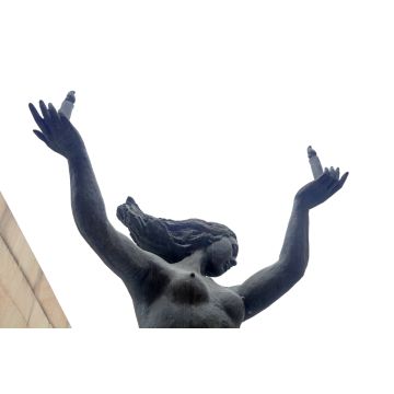 Lais Puzzle - Frauenskulptur, Tangshan-Erdbebenmuseum, China - 2.000 Teile