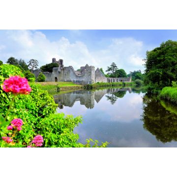 Lais Puzzle - Mittelalterliche Burg Desmond, Irland mit Flussreflexionen und Blumen, Adare, Grafschaft Limerick - 2.000 Teile