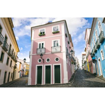 Lais Puzzle - Szenische Tagesansicht der engen Kopfsteinpflasterstraßen mit bunter Kolonialarchitektur des historischen Touristenzentrums Pelourinho, in Salvador da Bahia, Brasilien - 2.000 Teile