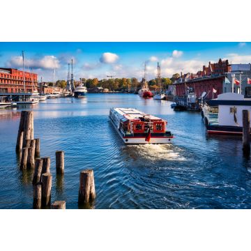 Lais Puzzle - Blick auf den Hansahafen an der Trave in der Hansestadt Lübeck, Deutschland. - 2.000 Teile