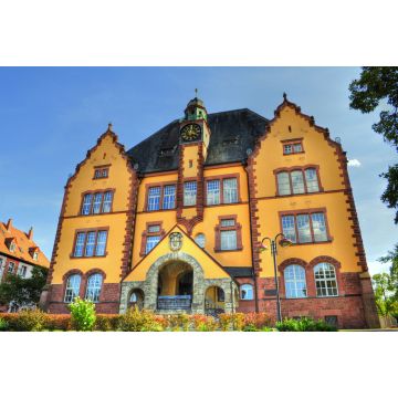 Lais Puzzle - Front side of a german public school, Lohr am Main - 2.000 Teile