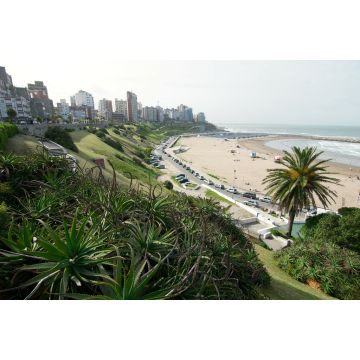 Lais Puzzle - Blick auf die Küste mit einem Teil der Stadtsilhouette im Hintergrund, Mar del Plata, Buenos Aires, Argentinien - 2.000 Teile