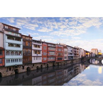 Lais Puzzle - Sonnenaufgang Farben über Castres Stadt, Occitanie, Frankreich - 2.000 Teile