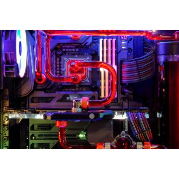 Lais Puzzle - Desktop Computer Gaming mit mehrfarbiger LED-Lichtshow beim Arbeiten - 2.000 Teile