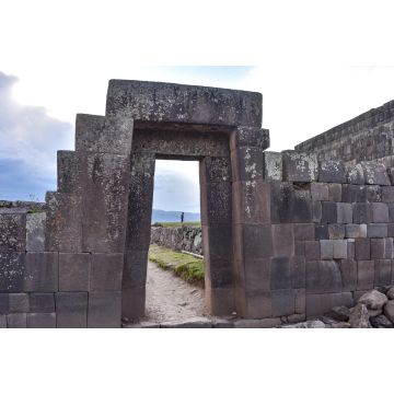 Lais Puzzle - Steinmauern und Pyramiden im Usnu de Vilcashuaman, das von den Inkas errichtet wurde, um die wichtigsten Zeremonien des Tahuantinsuyo-Reiches zu leiten. Ayacucho, Peru - 2.000 Teile