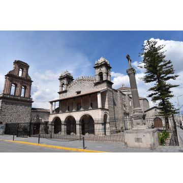 Lais Puzzle - Außenansicht der Kirche Santo Domingo in Ayacucho, Peru - 2.000 Teile